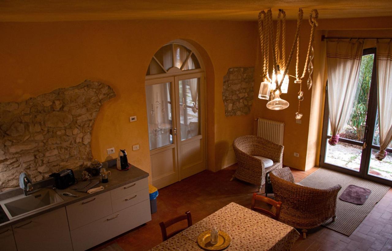 Bed and Breakfast Due Archi Сант'Амброджо-ді-Вальполічелла Екстер'єр фото